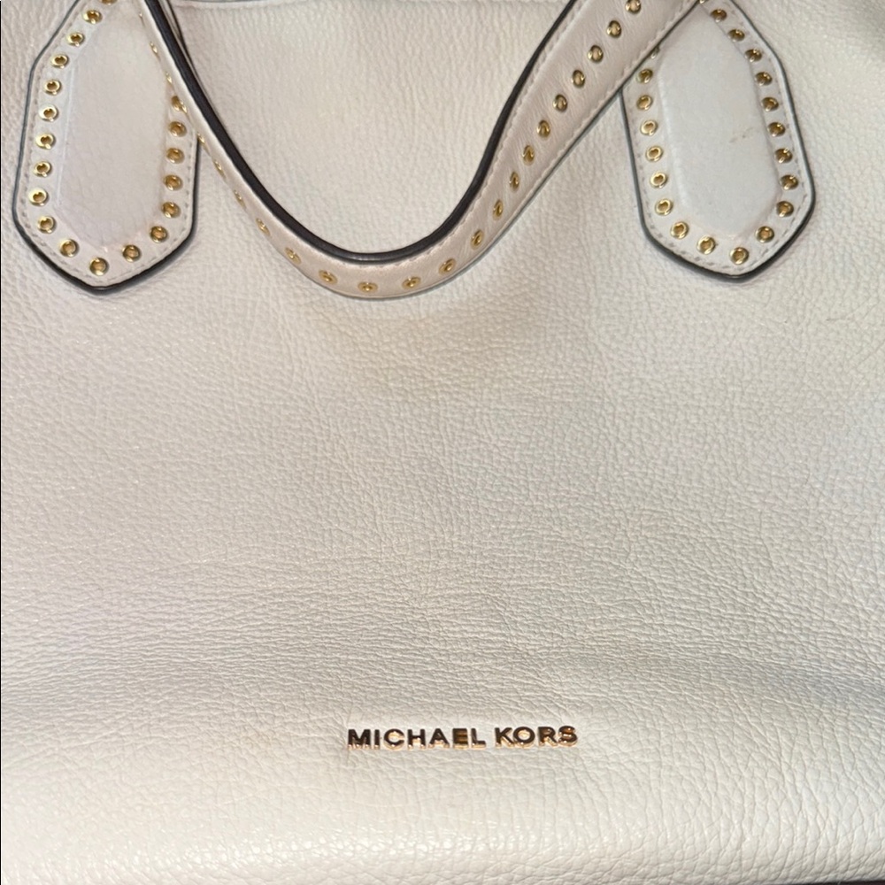 Michael Kors Ivory Shoulder Bag with Elegant Slouchy Design - Picture 4 of 5